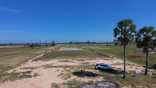 ដីលក់នៅជាប់ផ្លូវជាតិលេខ៥ គីឡូ១៤៥ (ស្រុកក្រគរ ខេត្តពោធិសាធ៍)