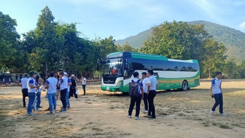 រថយន្តក្រុង រថយន្តទេសចរណ៍សម្រាប់ជួល ៤៥កៅអី