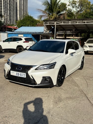 CT 200 h / 2013 for rent