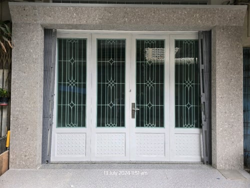 ផ្ទះ​លក់ជាប់របងវិទ្យាល័យបាក់ទូក