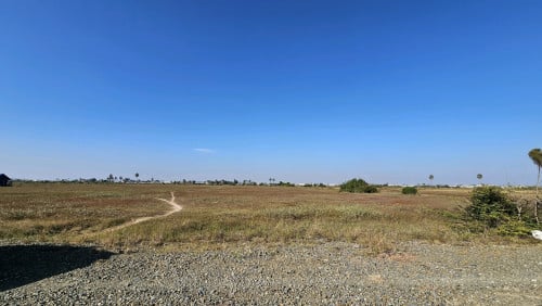 ដីសម្រាប់លក់ កំពង់ស្ពឺ។ Land for sale in Kampong Speu. 磅士卑省土地出售