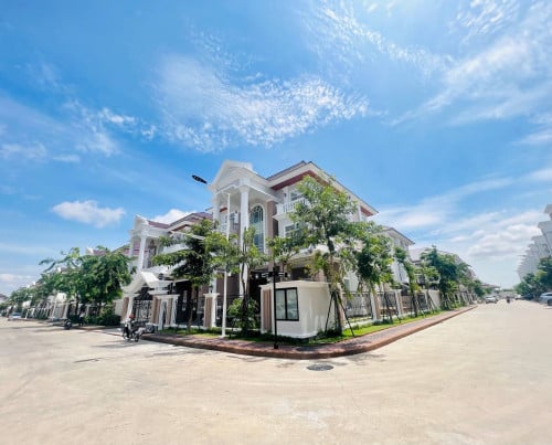 វីឡាឃ្វីនសម្រាប់ជួល | Queen Villa For Rent