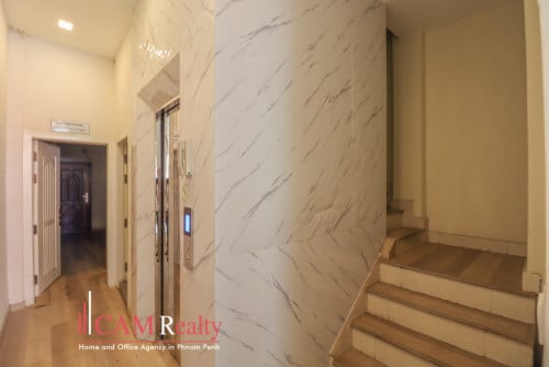 12 Room Commercial Building For Rent in BKK2