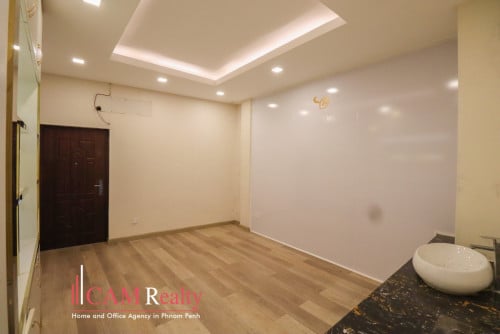 12 Room Commercial Building For Rent in BKK2