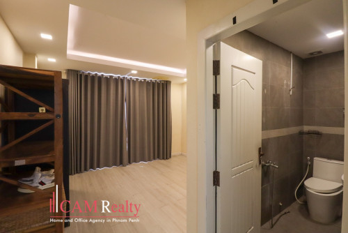 12 Room Commercial Building For Rent in BKK2