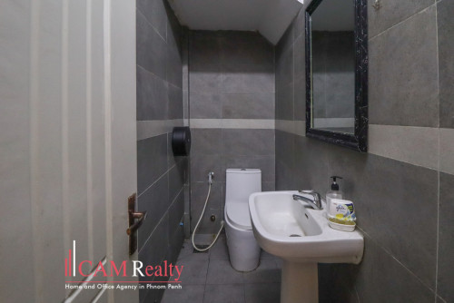 12 Room Commercial Building For Rent in BKK2