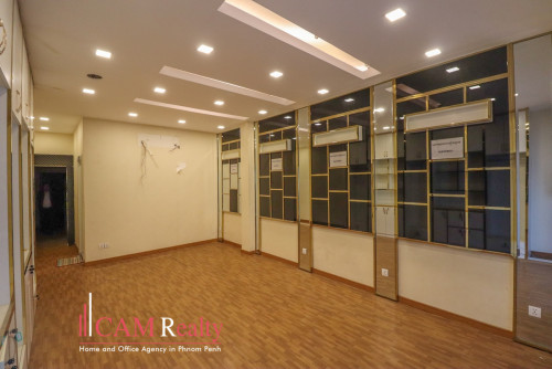 12 Room Commercial Building For Rent in BKK2