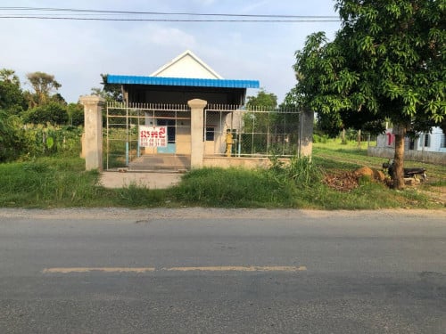 ផ្ទះ​ជាប់​ផ្លូវ​ជាតិ​លេខ​21B ចំងាយ​15km ពីក្រុងតាខ្មៅ