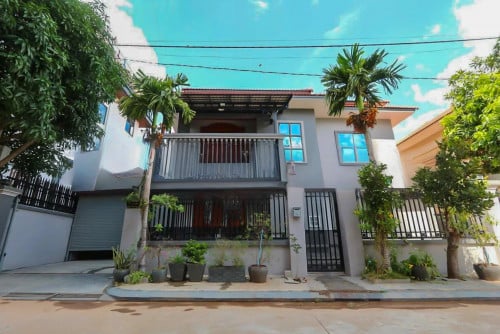 Modern Villa 4 bedrooms for rent in Chrouy ChangVar