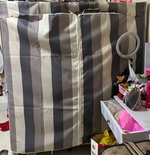 ទូរក្រណាត់ 1.4 cm ឆ្អឹងដែកក្រាស់ មាំខ្លាំង ទើបតែដំលើងបាន1ខែ ( រើផ្ទះ) ថ្មី 98%