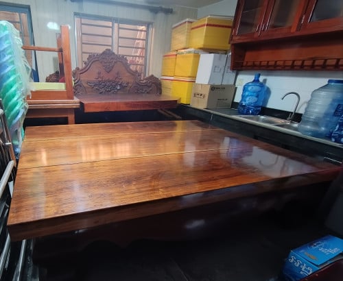 គ្រែឈើកកោះលក់ 1800$ ស្អាត ១០០% អត់មានប៉ះ