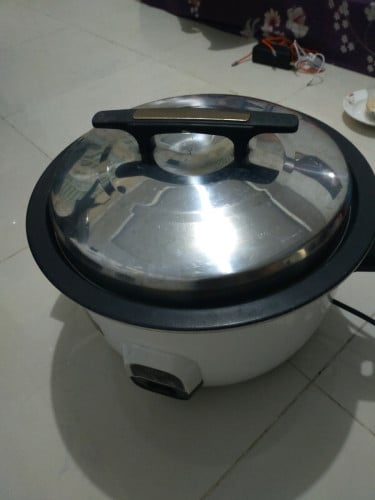 ចង់លក់ឆ្នាំងដាំបាយអគ្គិសនី ដាំបាន 5 គីឡូអង្ករ អ្នកលក់បាយប្រើល្អងាយស្រួល