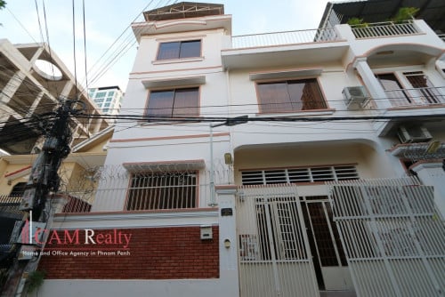 3 bedrooms townhouse for rent in Tonle Basak – Phnom Penh.