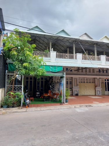 ផ្ទះលក់(រកស៊ីបាន)​Flat For Sales