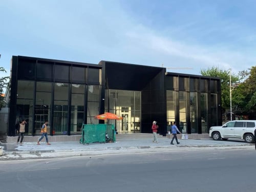 NEWLY RENOVATED COMMERCIAL BUILDING TO LEASE AT TOUL KORK AREA (CBD)