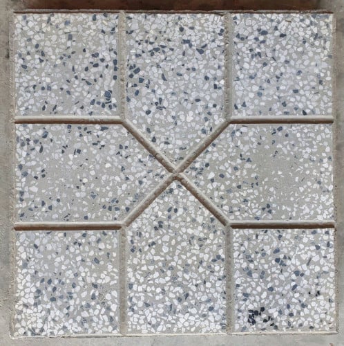 ការ៉ូឡាថ្មដុះ