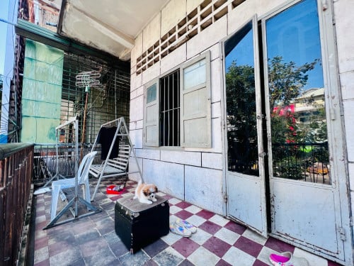 ផ្ទះលក់ជាន់ទី១ ក្នុងក្រុង (សន្ទរមុខ)