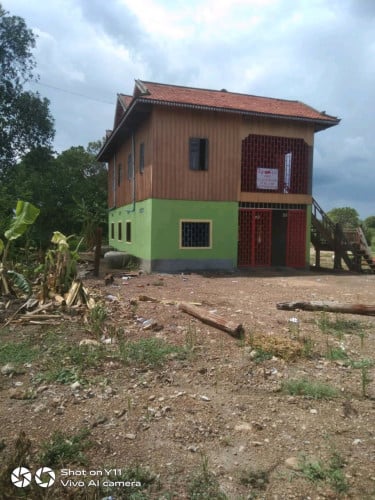 ដីនិងផ្ទះលក់ក្រោមទីផ្សារ