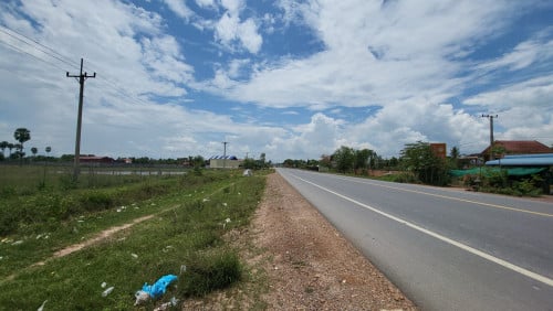 ដីផ្លូវជាតិលេខ 3 ជិតក្រុង 8នាទីដល់ ផ្សារក្រុងកំពត បងៗ អូនៗ ត្រូវការ អាចមកមេីលបាន ម្ចាស់ផ្ទាល់