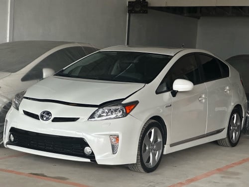 Toyota Prius 2014 97% ថ្នាំហ្សីន