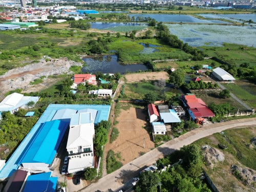 ដីកែងលក់ ក្បែរផ្លូវហាន់ណូយ