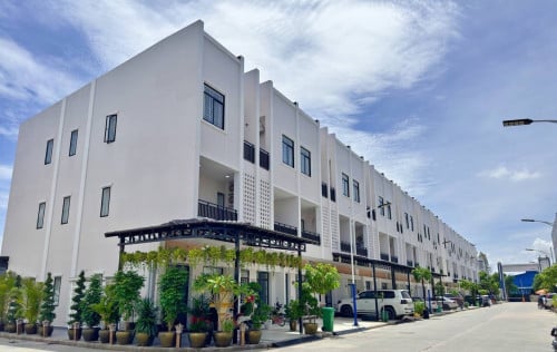 វីឡាកូនកាត់នៅជិតផ្សារព្រែកឯង