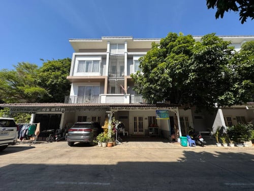 Link villa For Rent in Borey Pheng hourt boeung snor