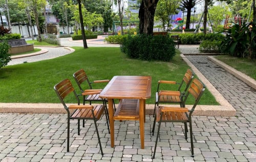 តុកៅអីញាំអាហារ