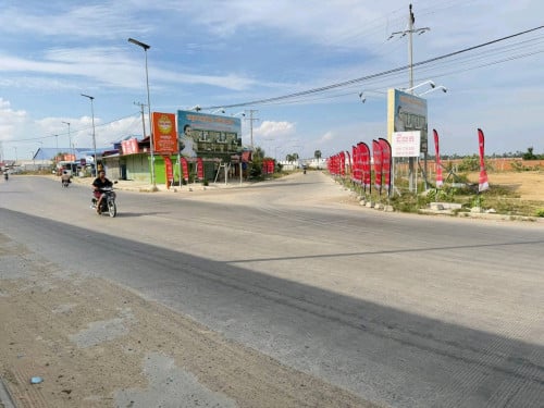 ដីកែងលក់ជិតផ្លូវវត្តភ្នៀត នៅជាប់បុរី