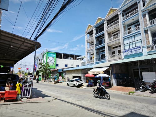 ផ្ទះលក់លើផ្លូវវត្តអង្គតាមិញ House for sale on St. Angtaminh