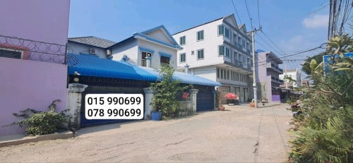 ដី/ផ្ទះលក់បន្ទាន់នៅក្រោយផ្សារឈូកមាស ខណ្ឌសែនសុខ ៖ (ដីកែង)