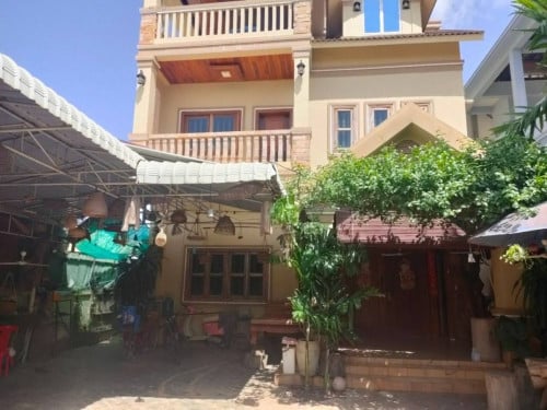 ផ្ទះវីឡាលក់ឡៃឡុងថោកខ្លាំងលេីផ្លូវបេក្នុងក្រុងសៀមរាប