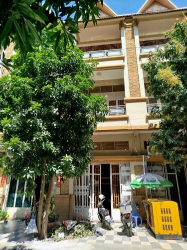 ផ្ទះជួលឬលក់ក្នុងបុរីប៉េងហួតវែងស្រេង 永盛路炳发城房子出租或出售