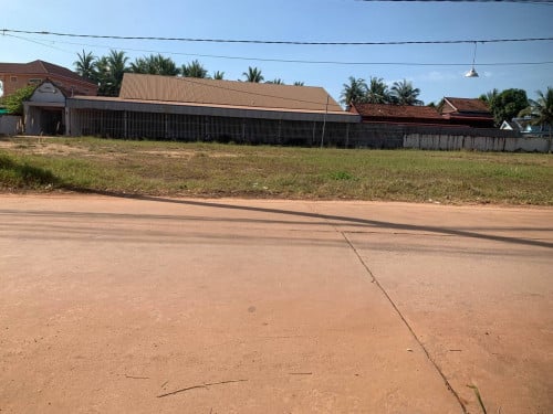 ដីក្នុងក្រុងលេីផ្លូវបេតុង15មឋិតនៅភូមិវិហារចិនសង្កាត់់ស្វាយដង្គំ