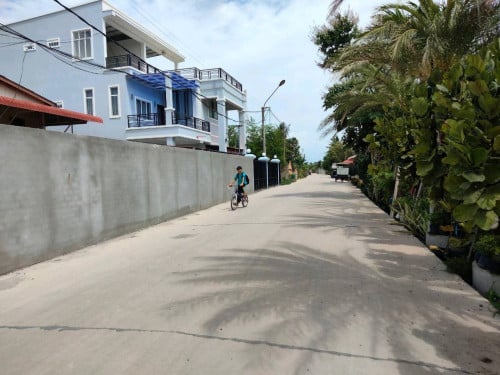 ដីក្នុងក្រុងជាប់ផ្លូវបេតុងទទឹង៦M