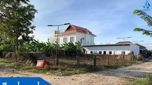 ដីលក់កែងផ្លូវ8ម៉ែត្របន្ទាន់ សង្កាត់ឃ្មួញ ខណ្ឌសែនសុខ រាជធានីភ្នំពេញ