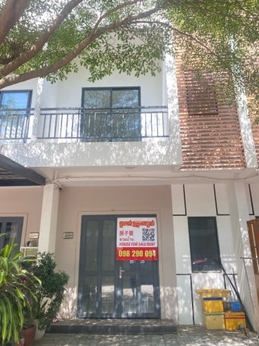 ផ្ទះលក់បន្ទាន់ក្រោមទីផ្សារនៅអរិយក្សត្រ ៦km ពីសាឡាង