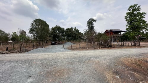 ដី​លក់​