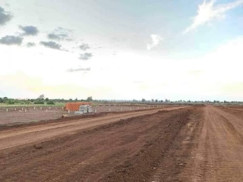 សួស្ដីមេៗណាមានឡានឡុចសុីសកែហ្គាសរួច ចង់ដូឡានឆ្លាមខ្ញុំអត់ដូឡានខ្ញុំថែមដីឡូត៍អោយ ដីនៅទីរួមខេត្តត្បូង