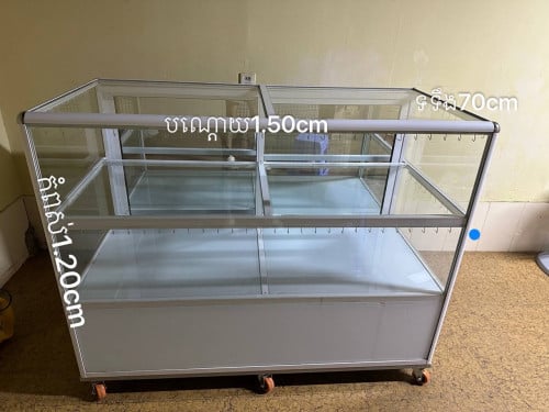 ទូកញ្ចក់លក់