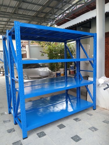 ធ្នេីឃ្លាំង​