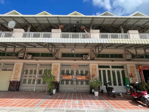 ផ្ទះល្វែង ក្នុងបុរី 81 សង្កាត់ចោមចៅ ត្រូវការលក់បន្ទាន់