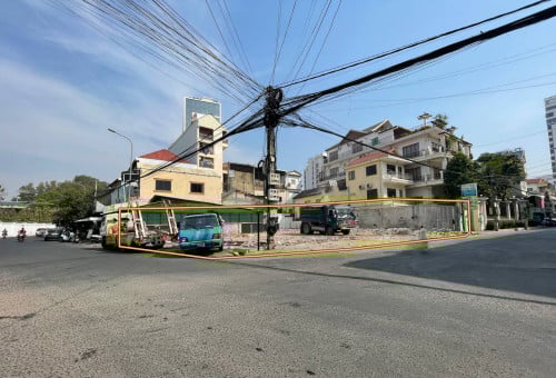 ដីកែងសម្រាប់ជួល នៅទួលទំពូង | Corner Land for Rent at TOUl TUMPOUNG