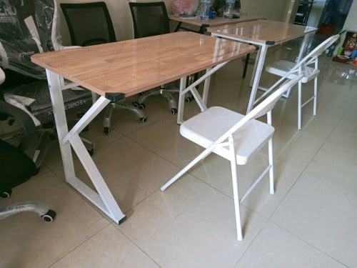 តុកៅអីសម្រាប់អង្គុយរៀនរឺធ្វើការ