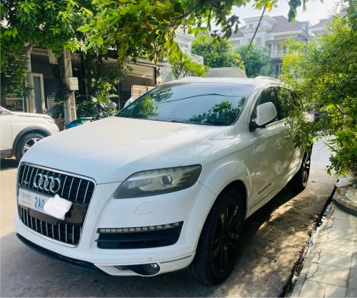Audi Q7 TDI ម៉ាស៊ូត ឆ្នាំ 2011 លក់រឺ ជួល
