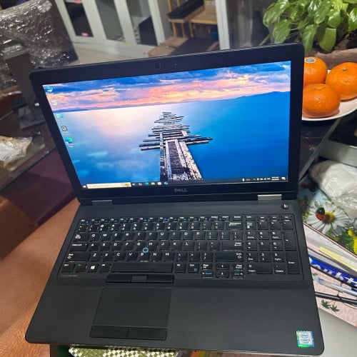 Dell E5570