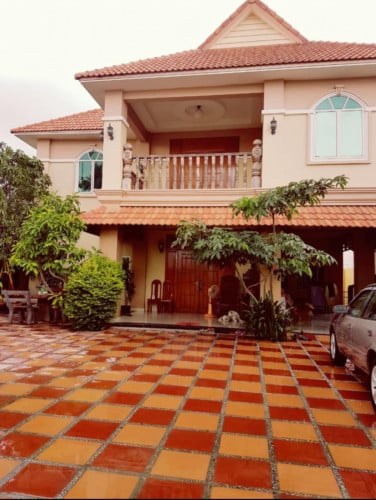 វីឡាលក់ មុខប្រលានយន្តហោះ