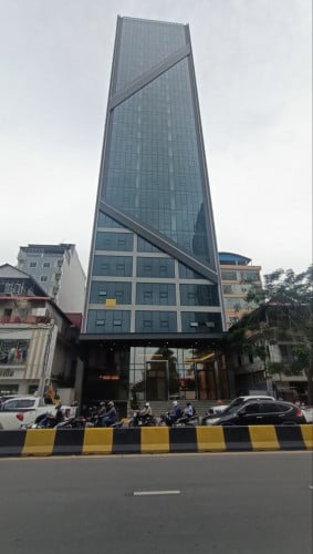 Commercial Building for Rent or Sale Located on Russain Blvd 商业大楼 出租