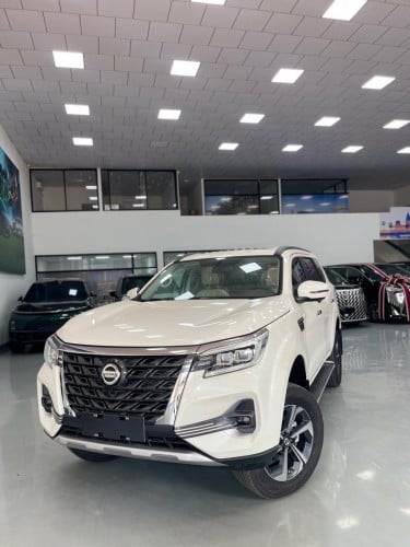 Nissan ផាឡាឌីន