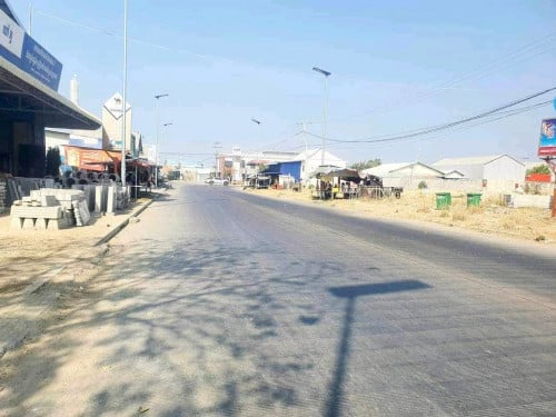 ដីលក់(10×31)មានទីតាំងខណ្ឌ័ព្នៅ ជិតទីប្រជុំជនមានផ្សារ មន្ទីពេទ្យ សាលារៀន